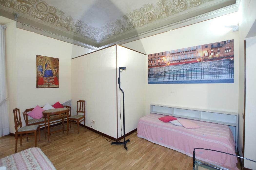 Bed and Breakfast Residenza D'Epoca Montanini Сієна Екстер'єр фото
