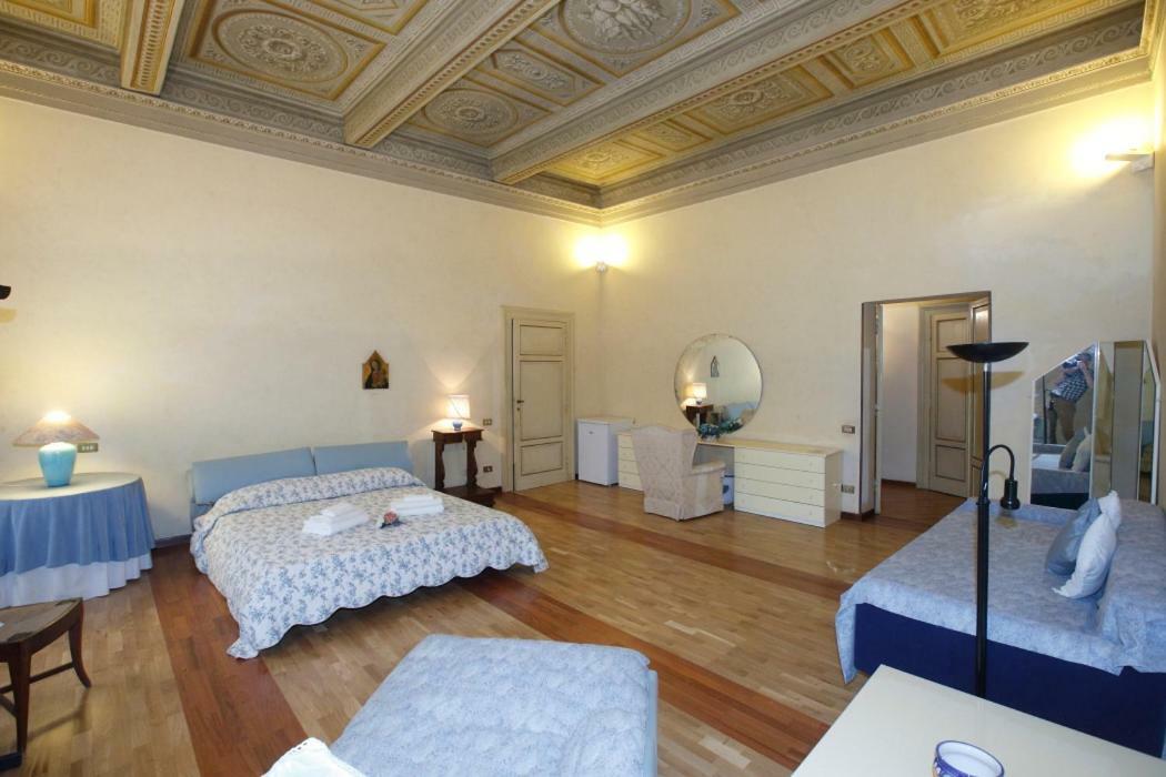 Bed and Breakfast Residenza D'Epoca Montanini Сієна Екстер'єр фото