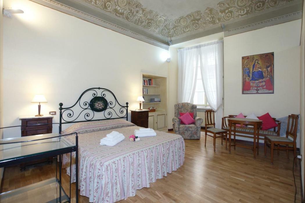 Bed and Breakfast Residenza D'Epoca Montanini Сієна Екстер'єр фото